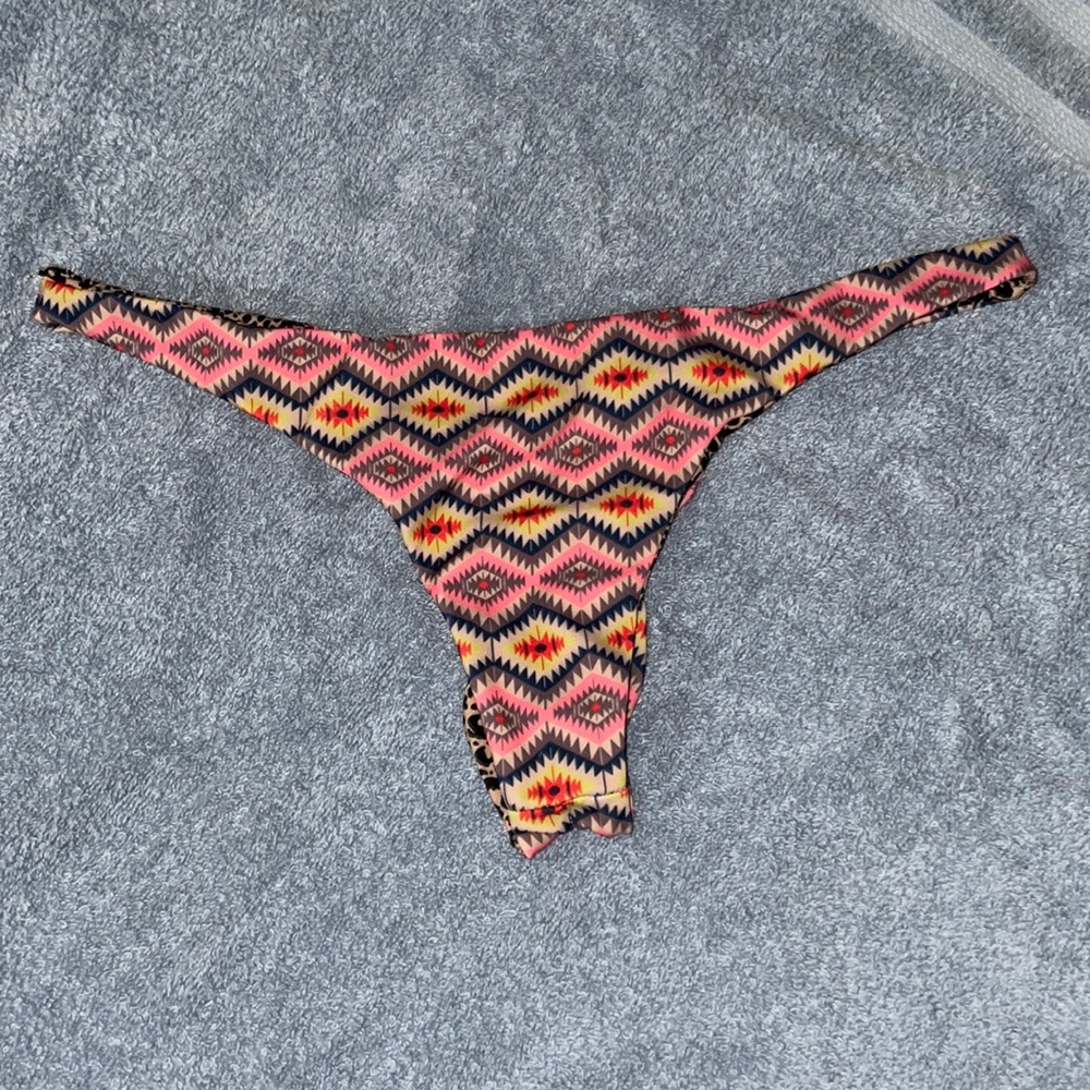 Acacia axel bottoms in Navajo